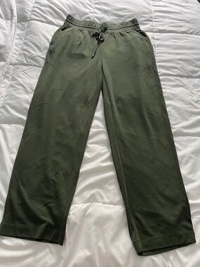 Lou & Grey women’s Drawstring Olive Joggers
